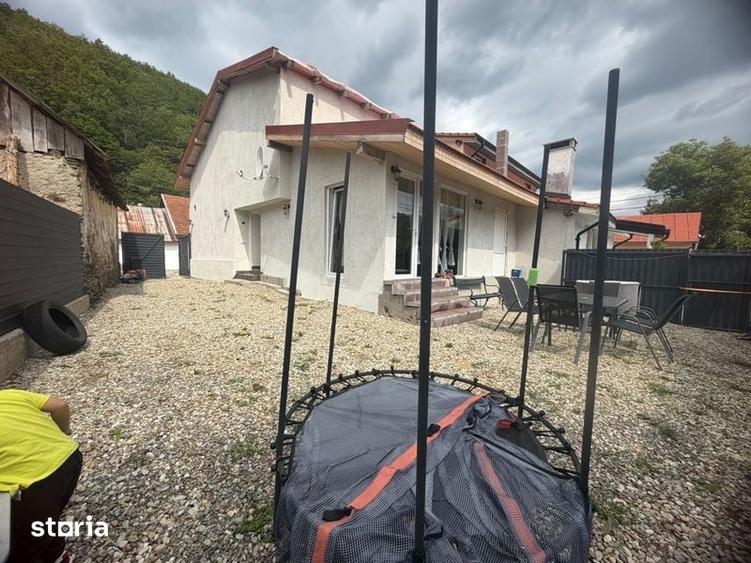 Casă cu 3 camere cu Teren 100 Mp în Văliug