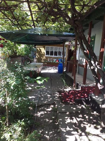 Casă cu 4 camere în Moldoveni