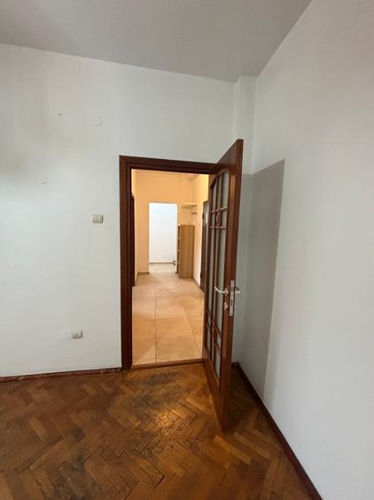 Apartament cu 2 camere decomandat în P-ța Victoriei