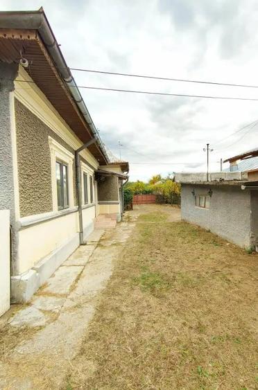 Casă cu 4 camere în Adânca