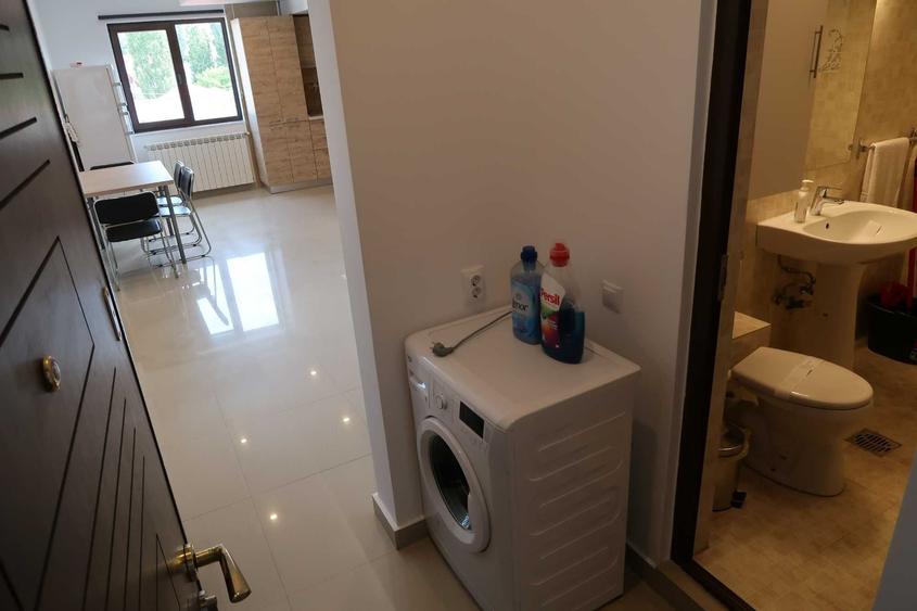 Apartament cu 3 camere semidecomandat în Trocadero