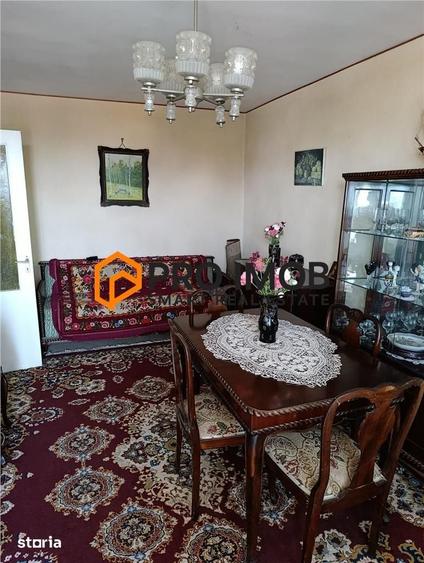 Apartament cu 3 camere decomandat în Micro 5