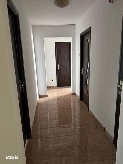 Apartament cu 3 camere decomandat în Calea București