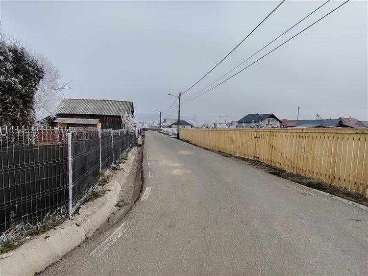 Casă individuală cu 3 camere cu Canalizare în Vest