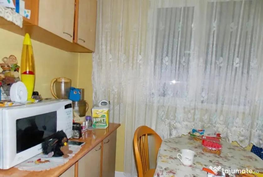 Apartament cu 3 camere decomandat în Militari