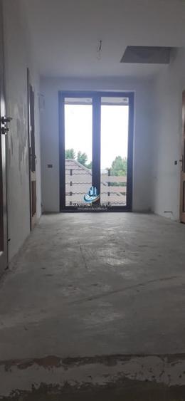 Casă individuală cu 5 camere cu Teren 805 Mp în Periferie