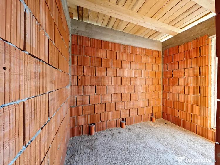 Casă cu 4 camere cu Teren 650 Mp în Paleu