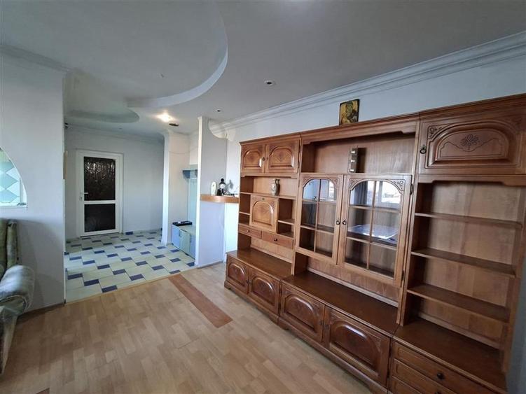 Apartament cu 3 camere decomandat, mobilat în Terezian