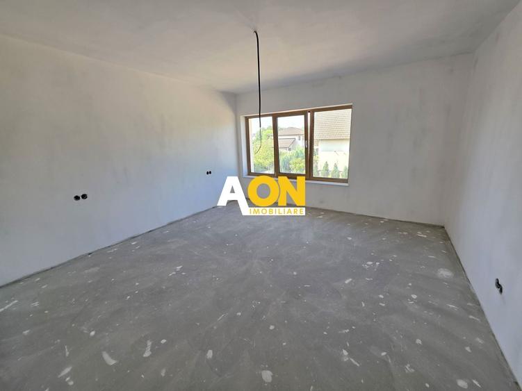 Casă individuală cu 5 camere cu Canalizare în Cetate