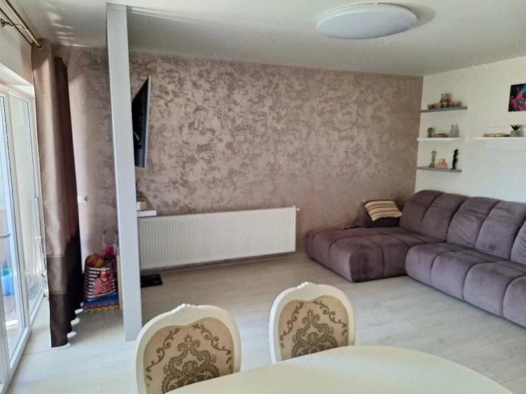 Apartament cu 3 camere nedecomandat în Tancodrom