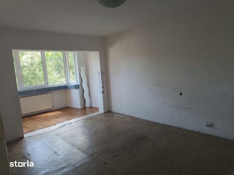 Apartament cu 2 camere decomandat în Tractorul