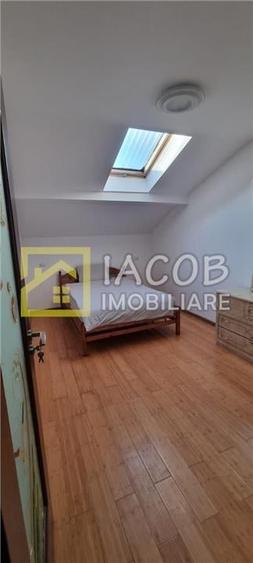 Duplex cu 4 camere cu Canalizare în Central