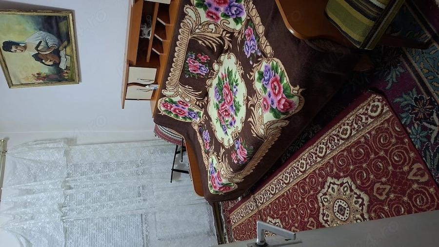 Apartament cu 3 camere decomandat în Pajura