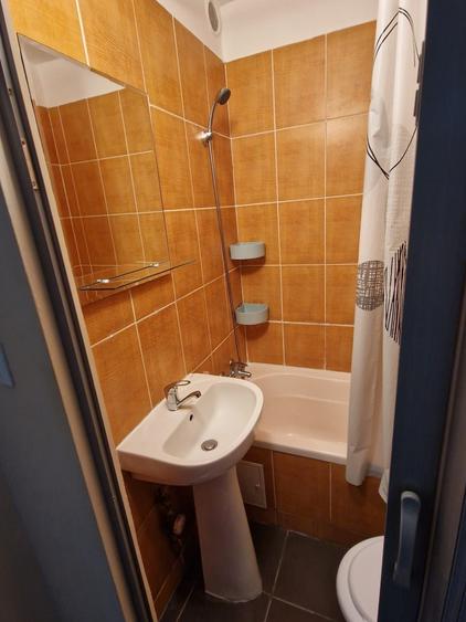 Garsonieră decomandată în Girocului