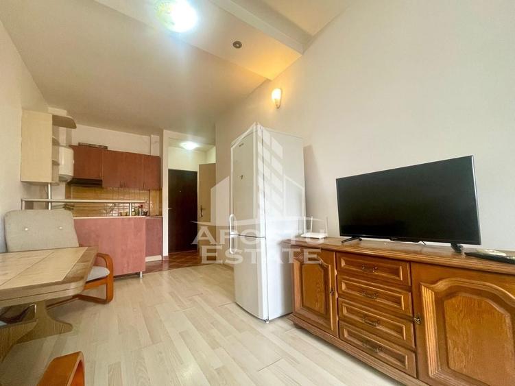 Apartament cu 2 camere semidecomandat, mobilat în Aurel Vlaicu
