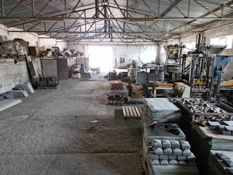 Spațiu industrial, de 4,454 mp, în Central