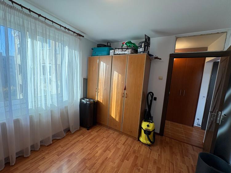 Apartament cu 3 camere decomandat în Apărătorii Patriei