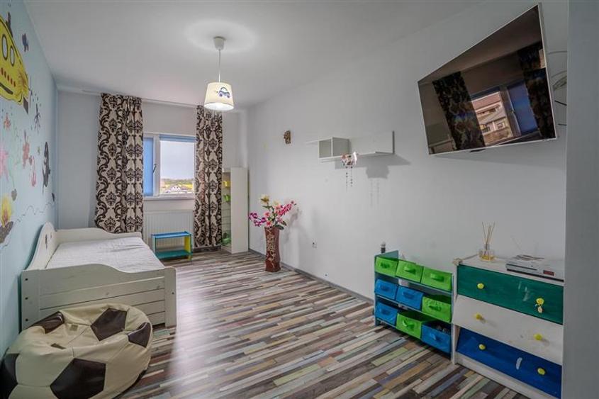 Duplex cu 4 camere cu Canalizare în Central