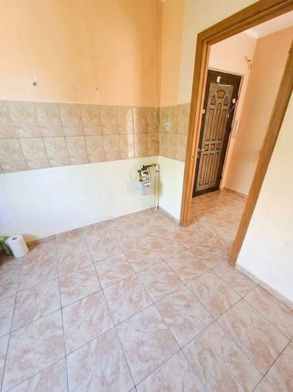 Apartament cu 3 camere semidecomandat în Gorjului