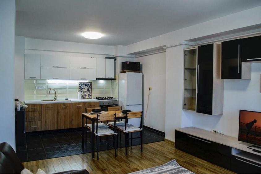 Apartament cu 2 camere semidecomandat în Roșu