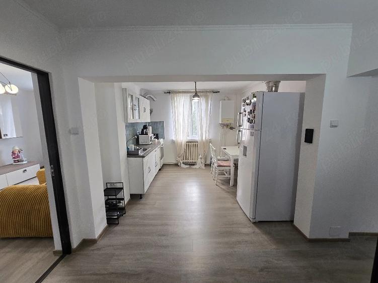 Apartament cu 4 camere decomandat în Central