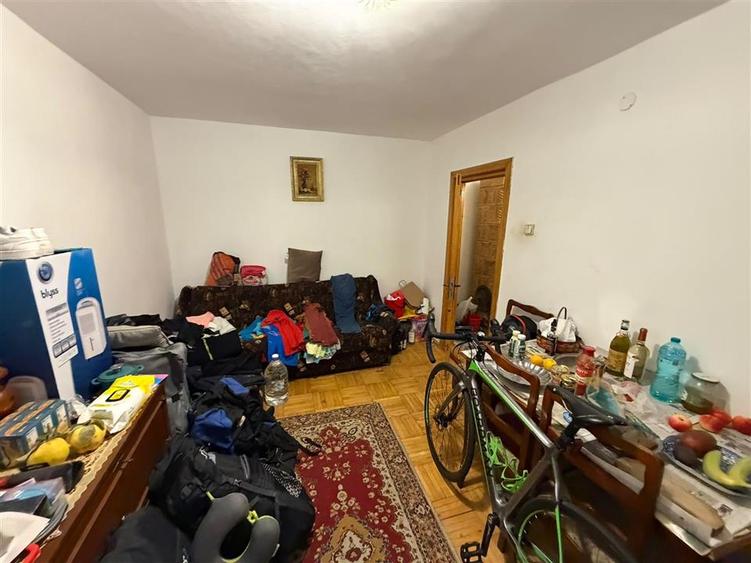 Apartament cu 4 camere decomandat în Est
