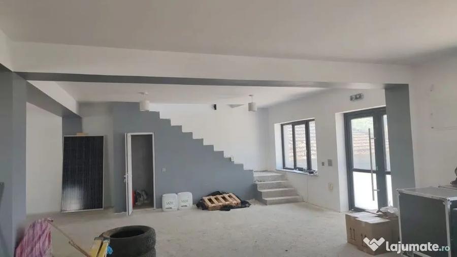 Spațiu comercial, de 386 mp, în Bălteni