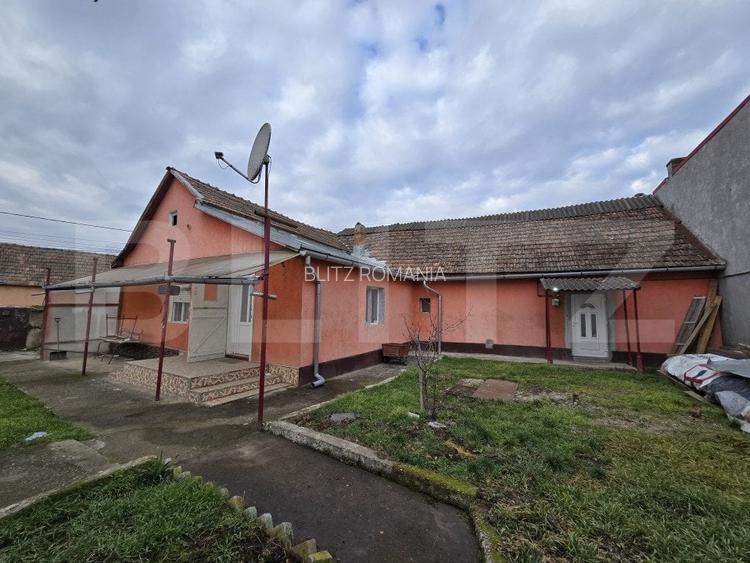Casă cu 5 camere și teren de 461 mp, zona Poiana