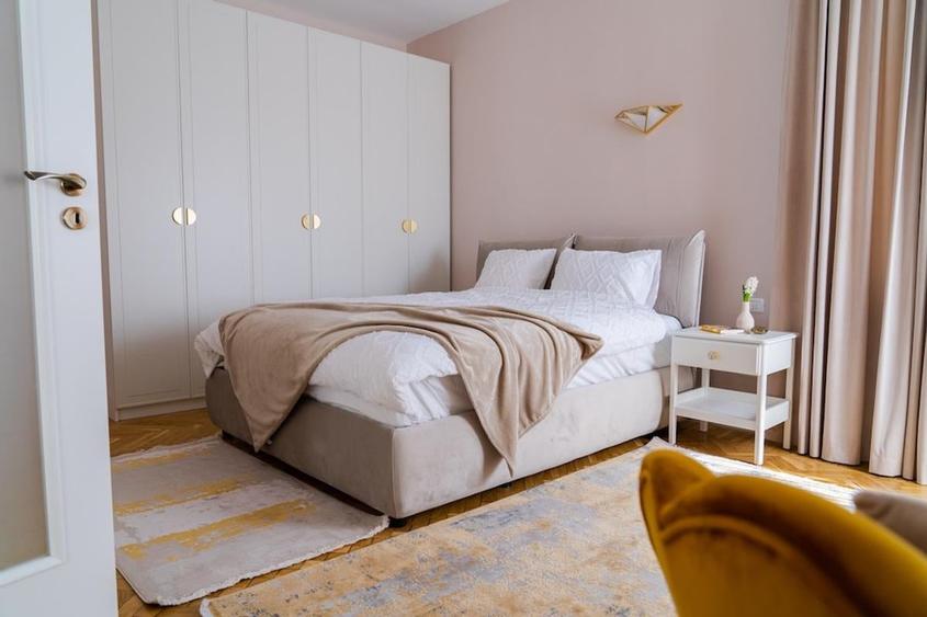 Apartament cu 2 camere semidecomandat, mobilat în Universitate
