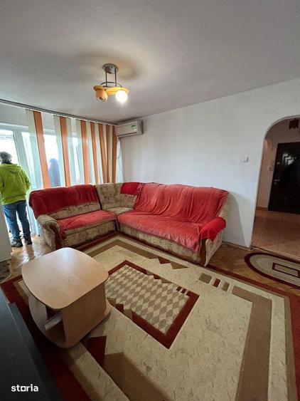 Apartament cu 3 camere semidecomandat în Gara