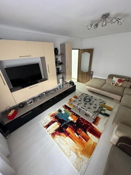 Vand apartament cu 2 camere ultracentral