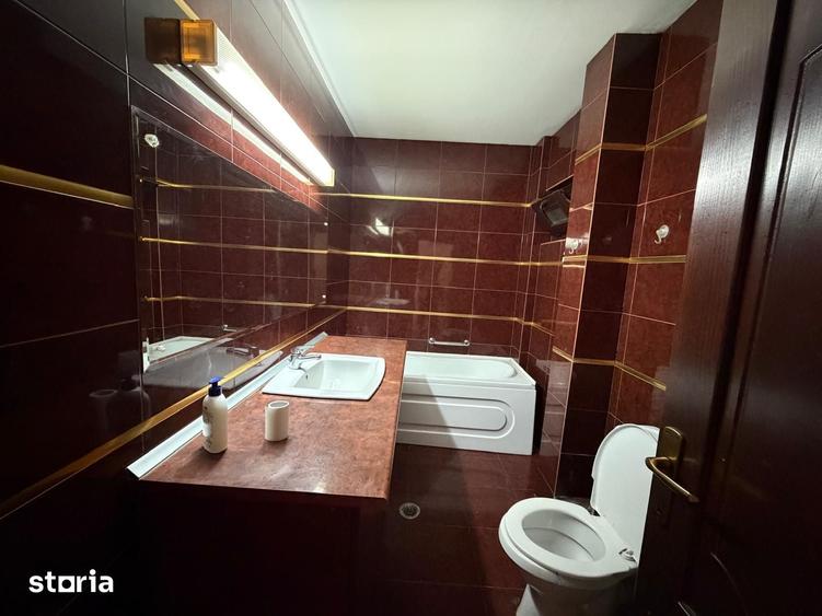 Casă cu 8 camere cu Teren 195 Mp în Timpuri Noi