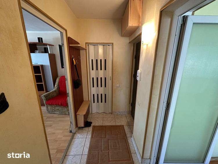 Apartament cu 3 camere semidecomandat în Central