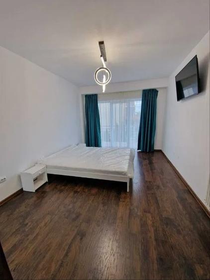 Apartament cu 3 camere semidecomandat, mobilat în Florești