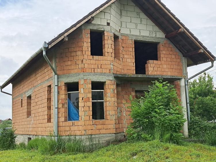Casă individuală cu 6 camere cu Teren 572 Mp în Reghin