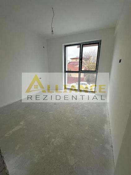 Casă individuală cu 3 camere decomandat cu Canalizare în Central