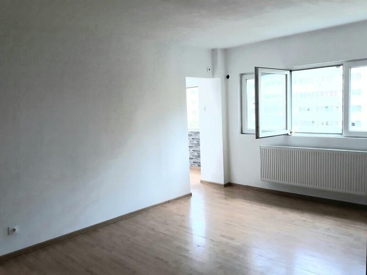 Apartament cu 2 camere semidecomandat în Colentina