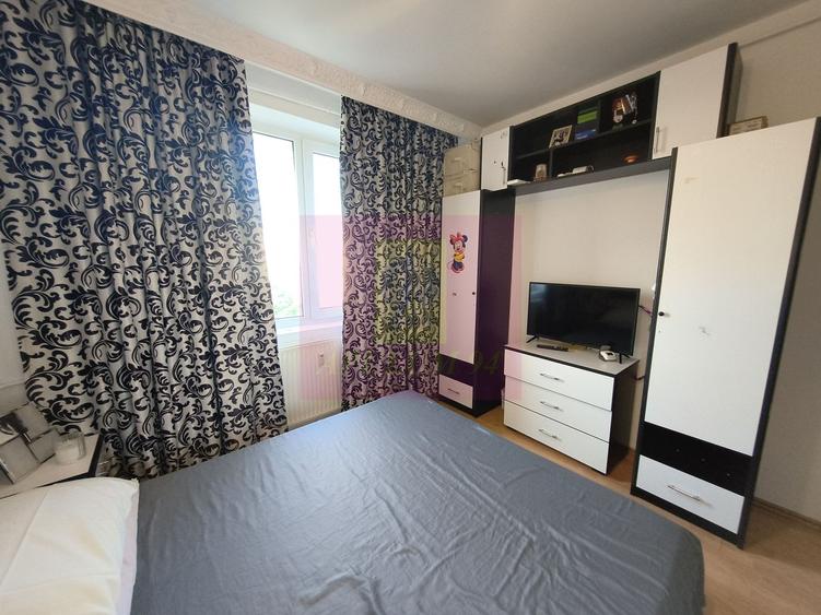 Apartament cu 4 camere semidecomandat, mobilat în P-ța Reșița