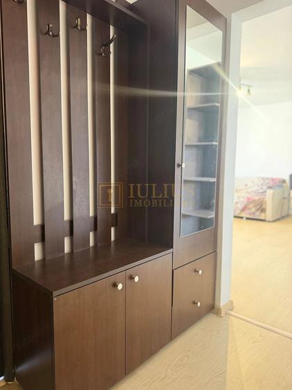 Apartament cu 3 camere semidecomandat în Girocului
