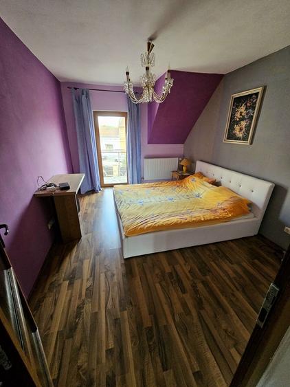 Casă individuală cu 7 camere cu Canalizare în Est