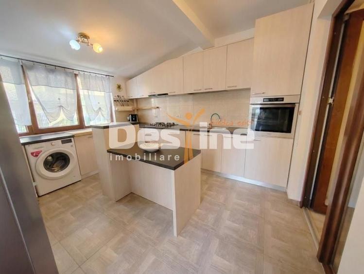 Apartament cu 3 camere decomandat, mobilat în Valea Adâncă