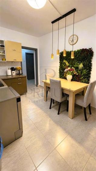 Casă individuală cu 5 camere cu Teren 587 Mp în Sânmihaiu Român