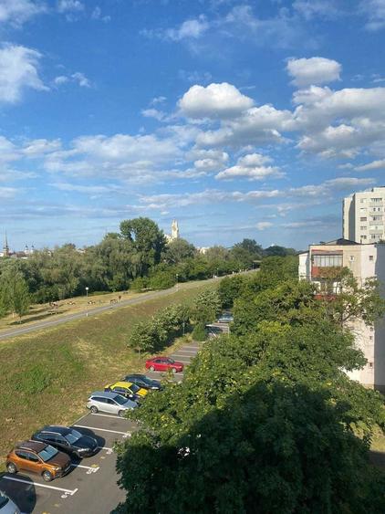 Apartament cu 3 camere decomandat în Micro 16