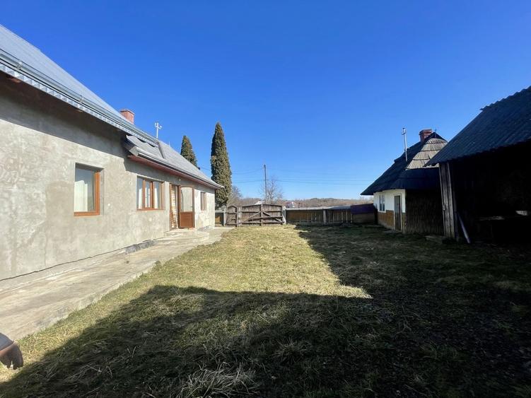 Casă individuală cu 3 camere cu Canalizare în Frătăuții Noi