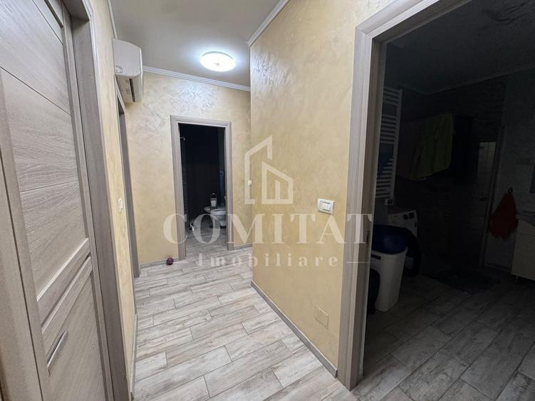 Apartament cu 4 camere semidecomandat, mobilat în Florești