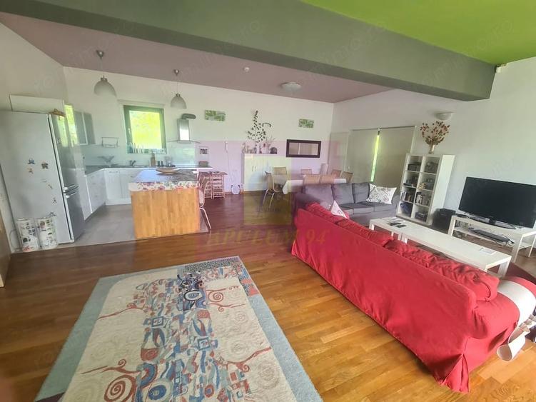Casă cu 6 camere cu Teren 6600 Mp în Cornu