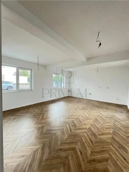 Duplex cu 5 camere cu Canalizare în Dumbrăvița