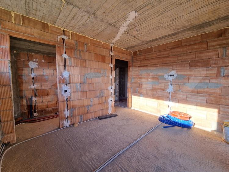 Duplex cu 4 camere cu Canalizare în Iris