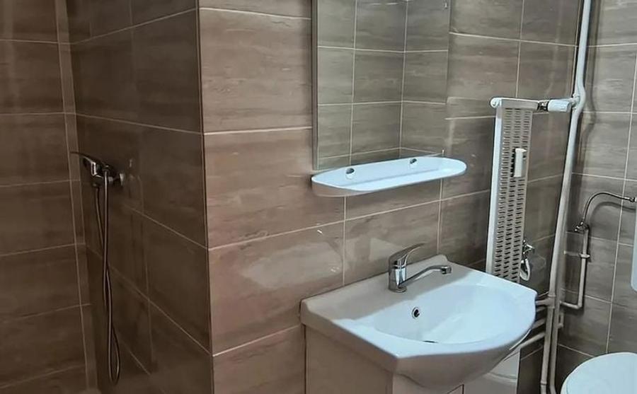 Apartament cu 4 camere semidecomandat în 1 Mai