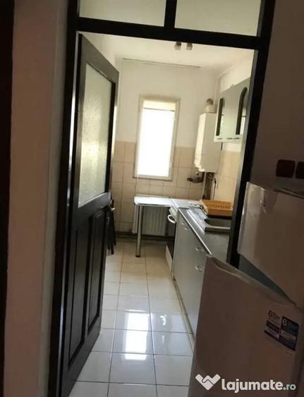 Apartament cu 2 camere semidecomandat în Cetate